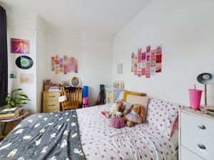 bed 4- click for photo gallery